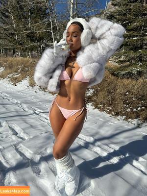 Parker McKenna Posey photo #0325