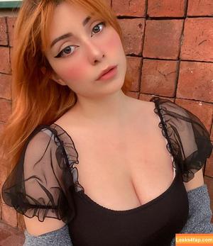 paulaeal photo #0006