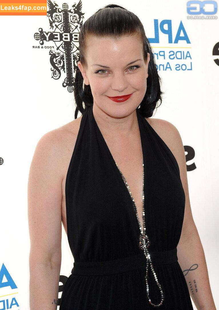 Pauley Perrette /  leaked photo photo #0010
