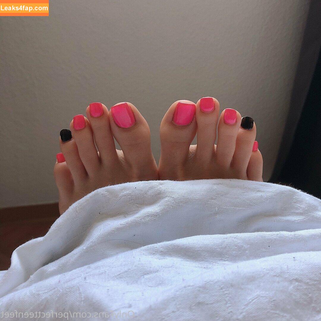 perfectteenfeet /  leaked photo photo #0031