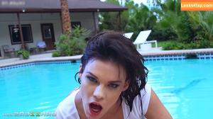 Peta Jensen photo #0379