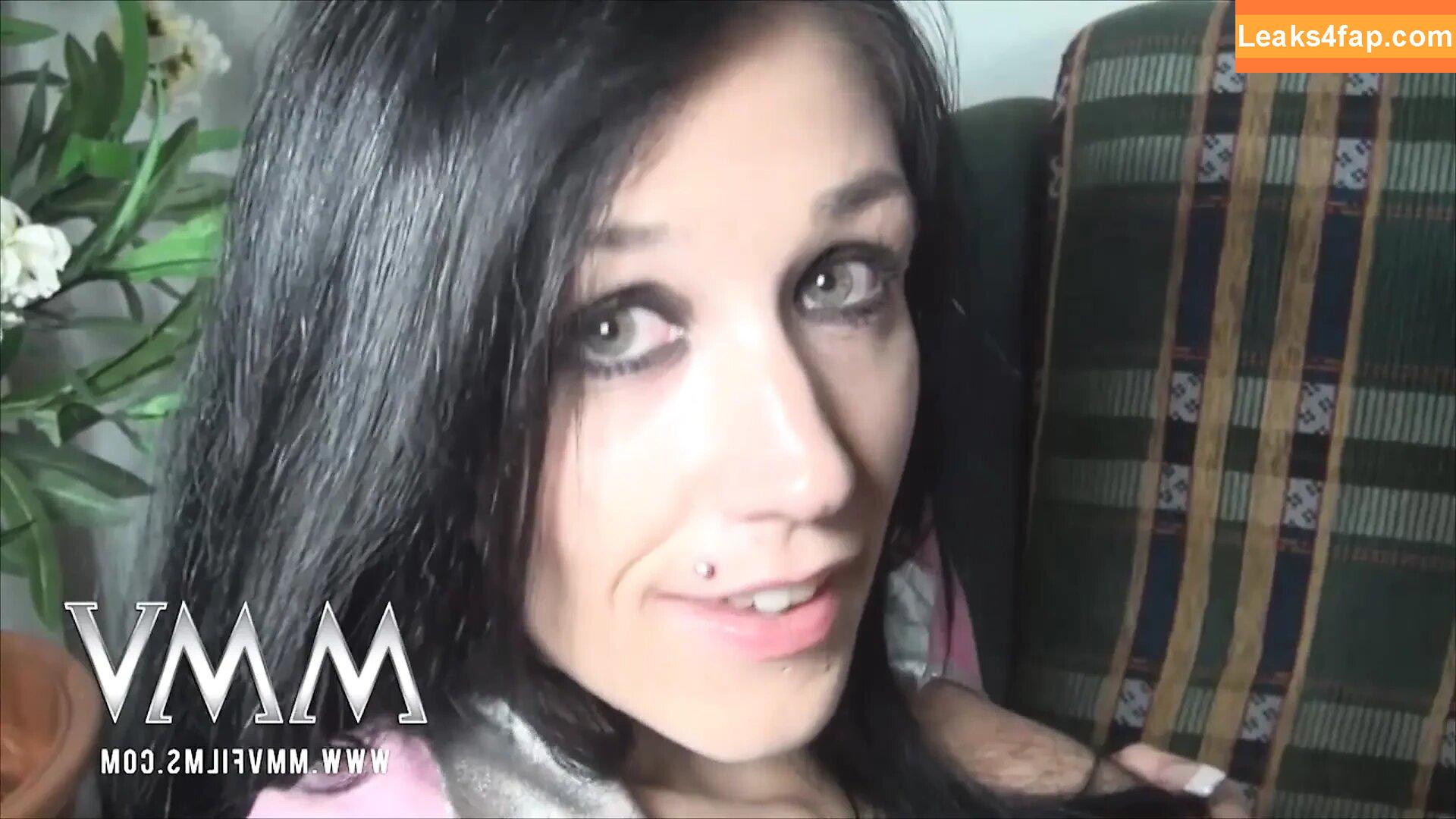 Petite Meli free nudes