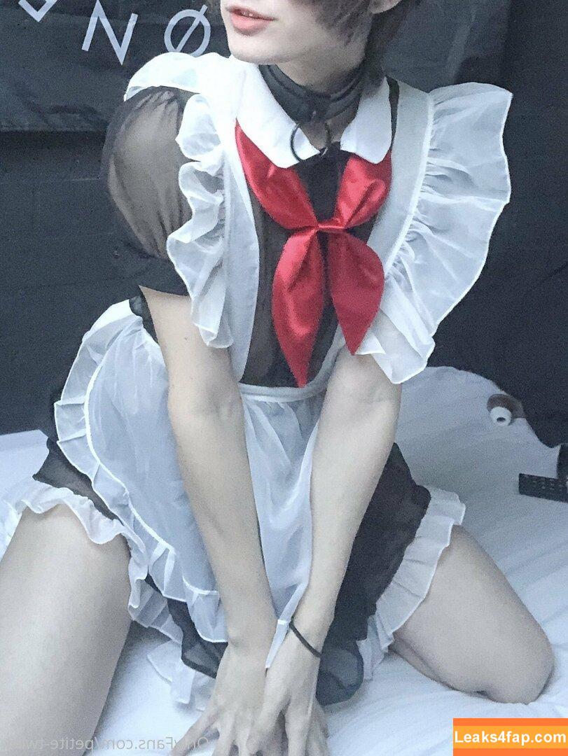petite-twink / curioussmalltwink leaked photo photo #0020