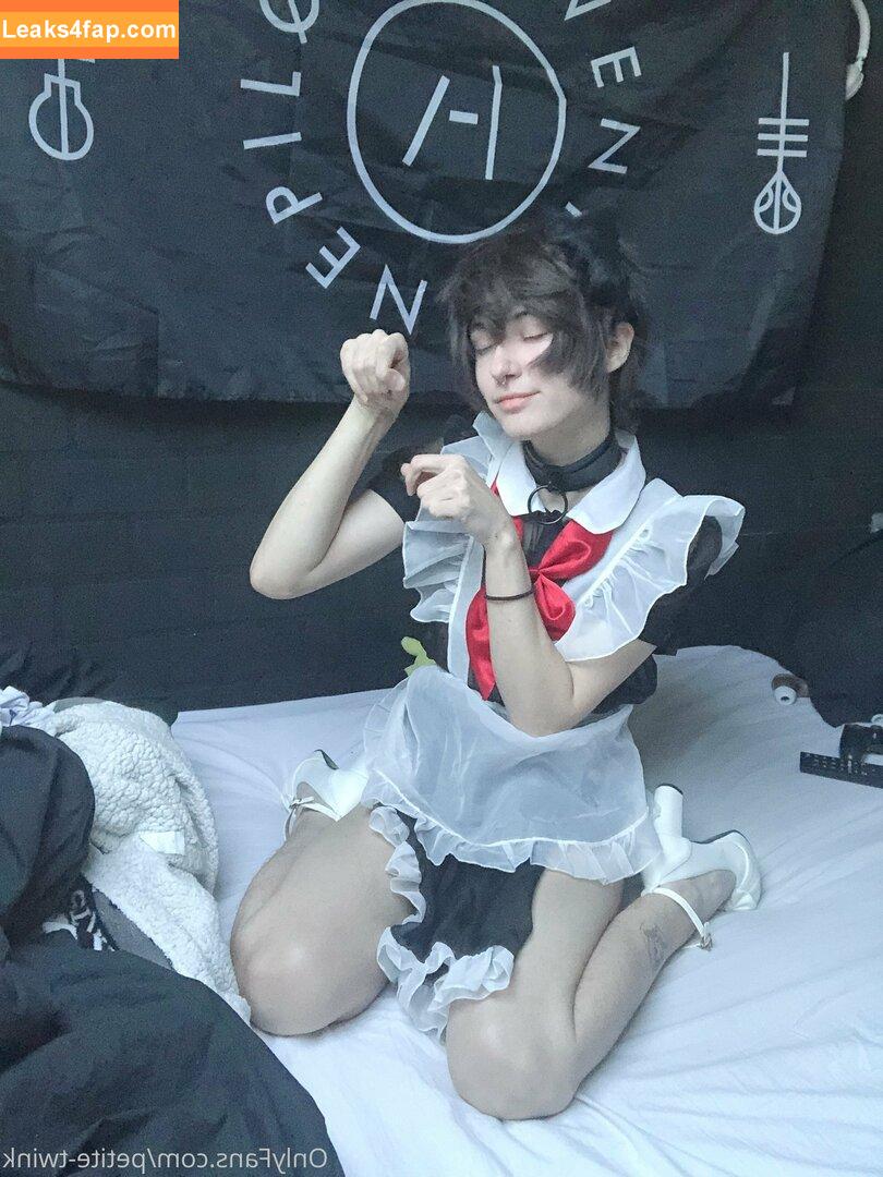 petite-twink / curioussmalltwink leaked photo photo #0030