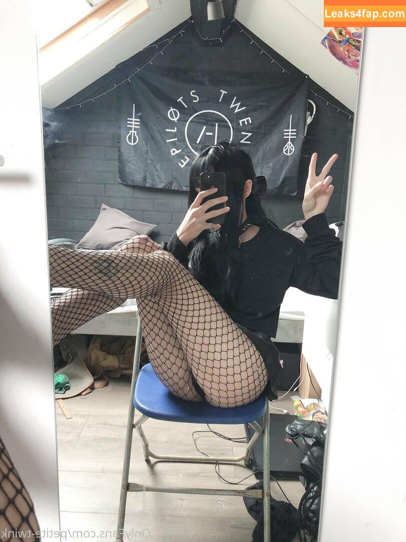 petite-twink / curioussmalltwink leaked photo photo #0033