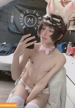 petite-twink photo #0125