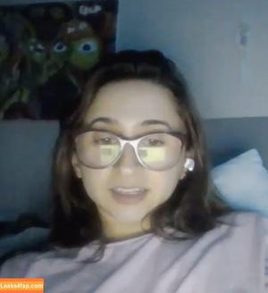 petitebrokecollegechick photo #0001