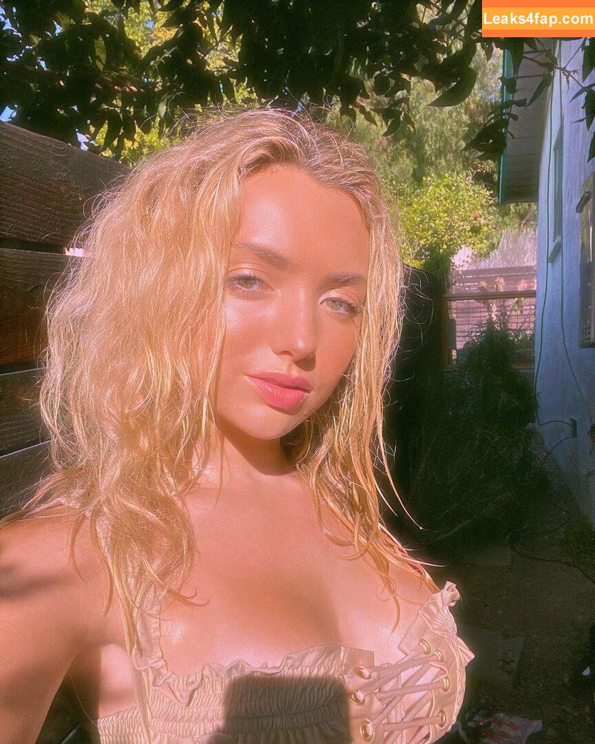peytonlist /  leaked photo photo #0009