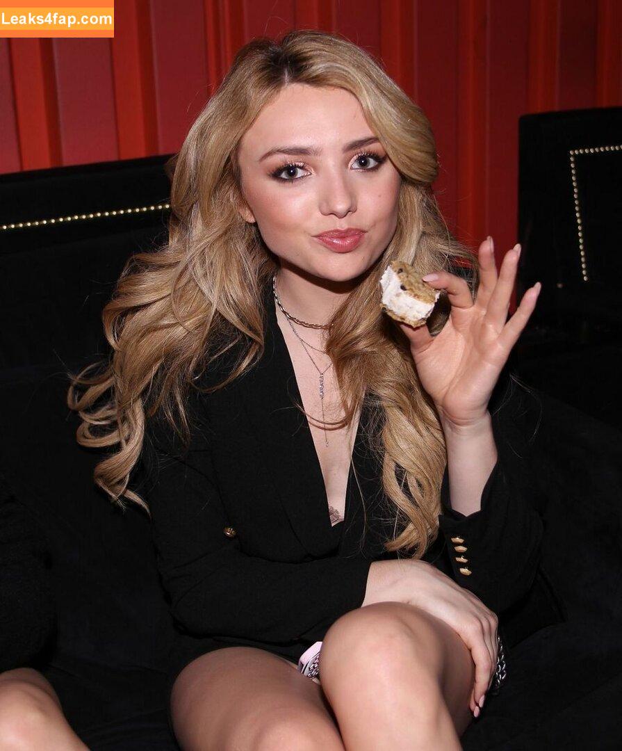 peytonlist /  leaked photo photo #0019