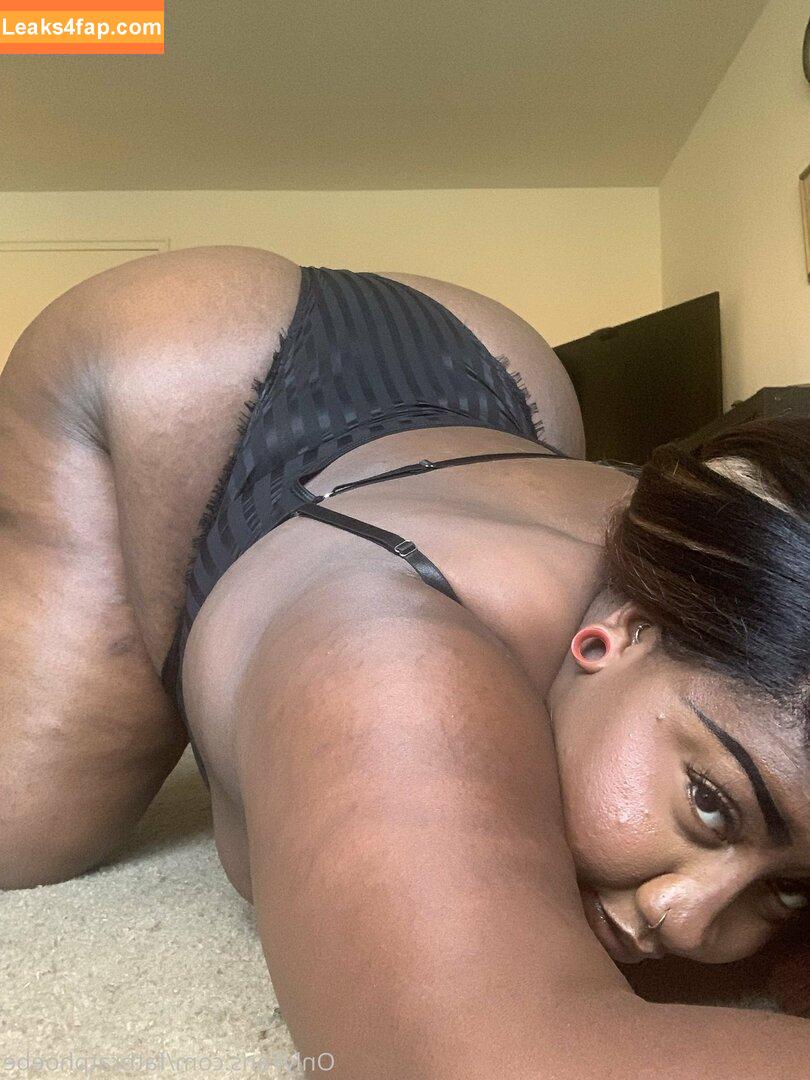 phat_ass_phoebe /  leaked photo photo #0018