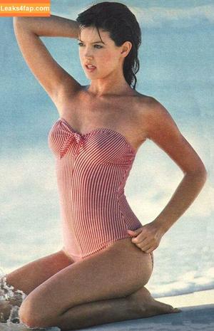 Phoebe Cates photo #0010