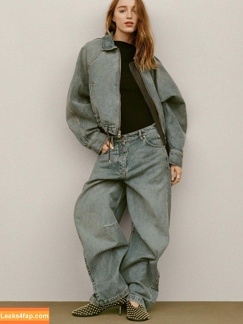 Phoebe Dynevor / phoebedynevor leaked photo photo #0103