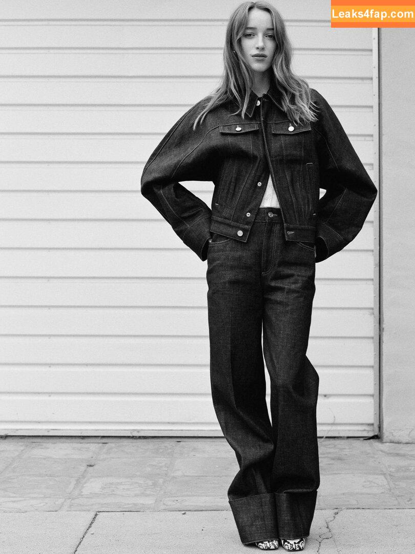 Phoebe Dynevor / phoebedynevor leaked photo photo #0107