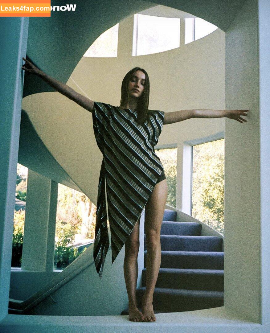 Phoebe Dynevor / phoebedynevor leaked photo photo #0118