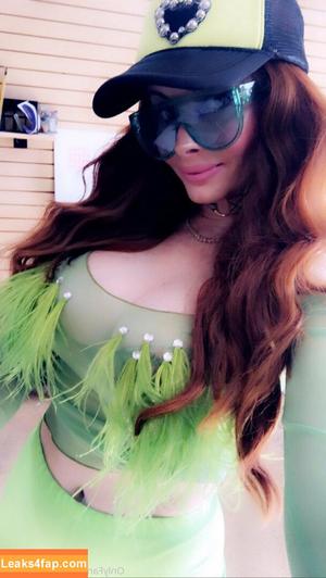 Phoebe Price photo #0151