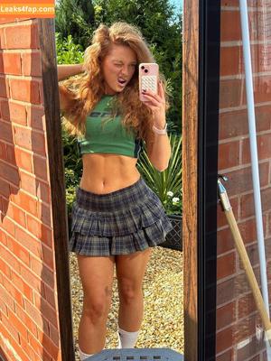 phoebeisginger photo #0077