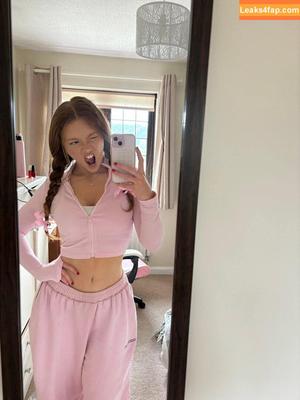 phoebeisginger photo #0146