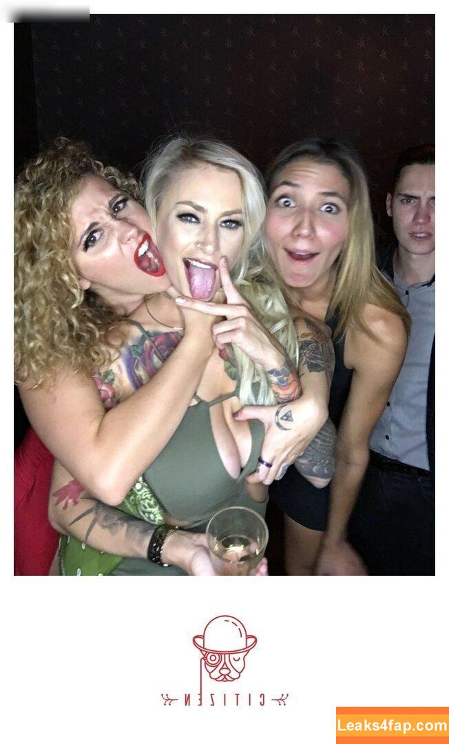 Photobox Flashes /  leaked photo photo #0197