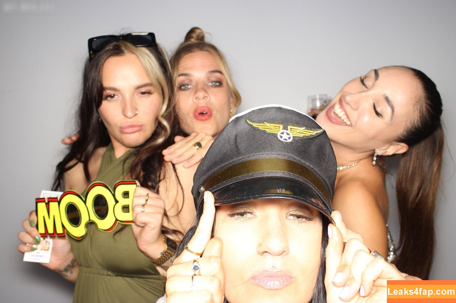 Photobox Flashes /  leaked photo photo #0216
