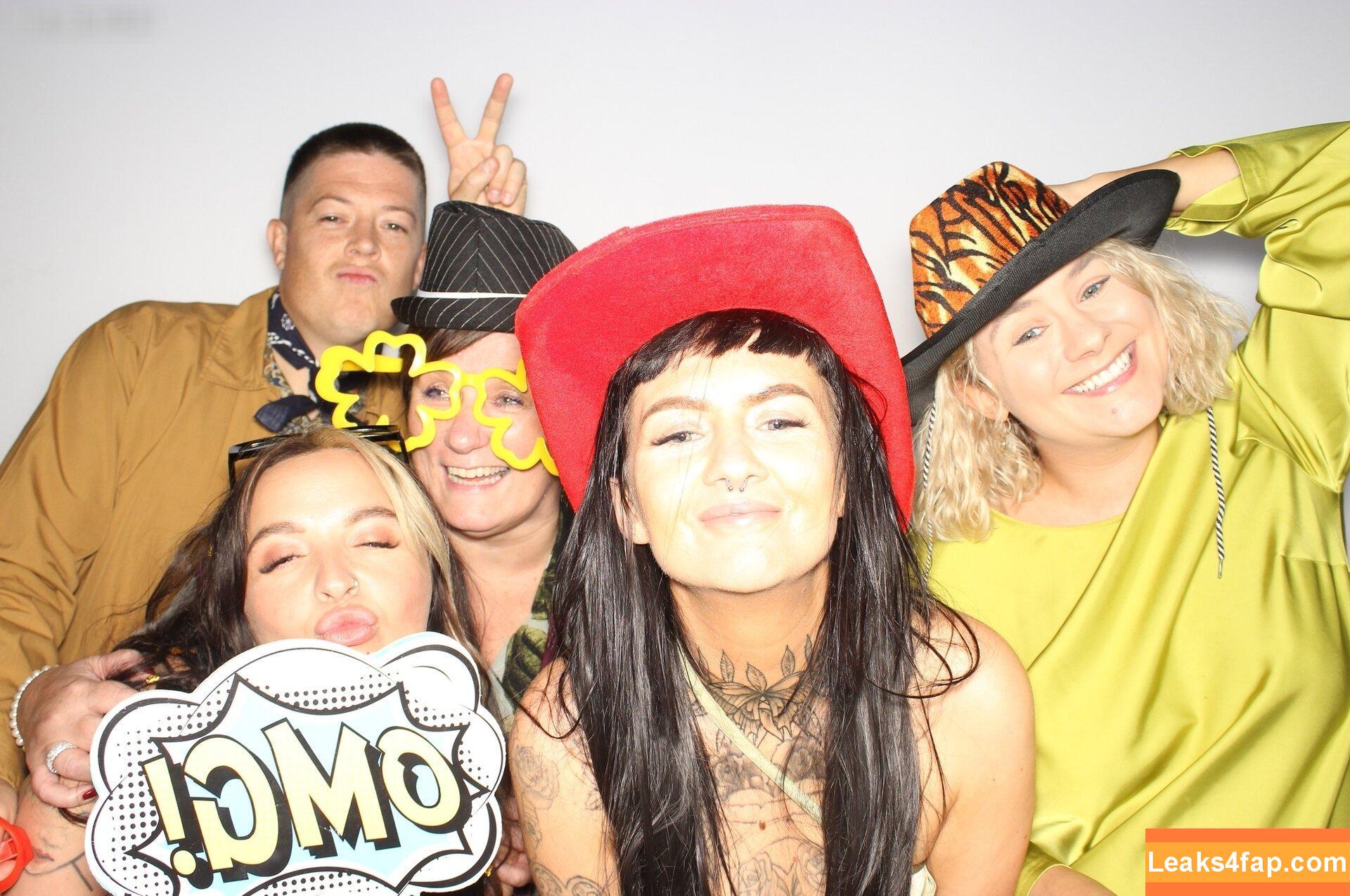 Photobox Flashes /  leaked photo photo #0225