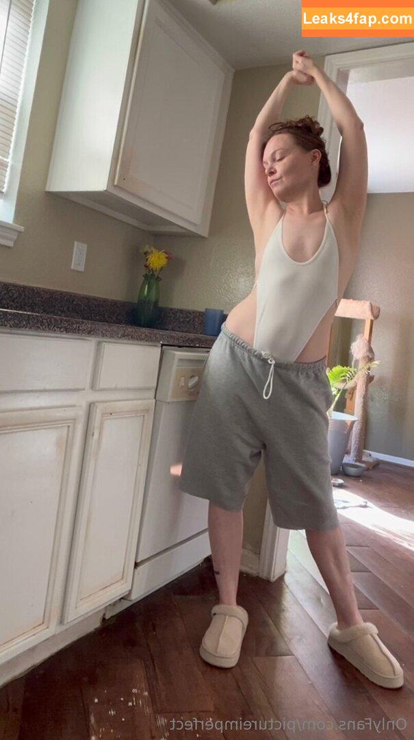 pictureimperfect /  leaked photo photo #0094