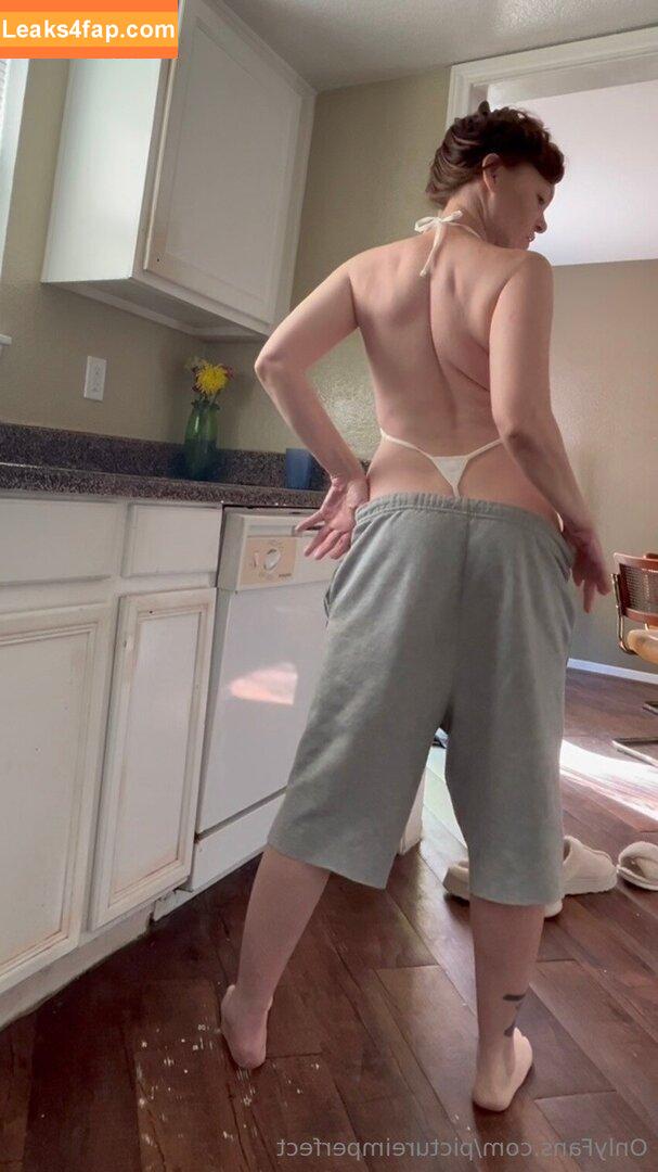 pictureimperfect /  leaked photo photo #0095