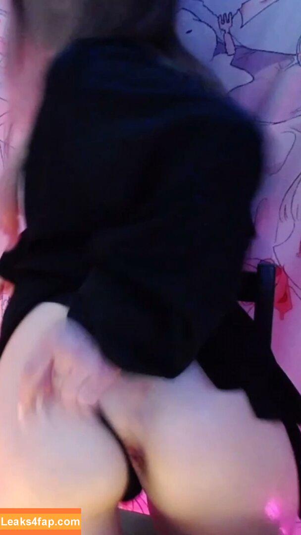 pika_pikaa /  leaked photo photo #0007