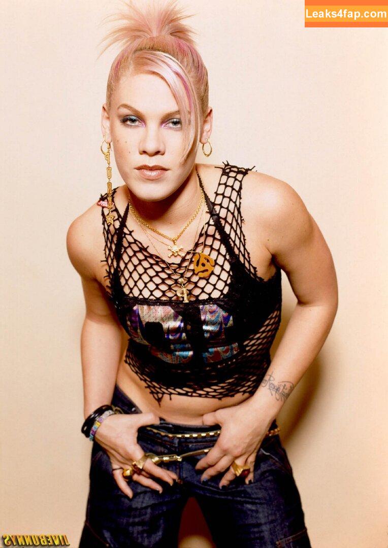 Pink / Alecia Beth Moore / pinksuicide слитое фото фото #0001