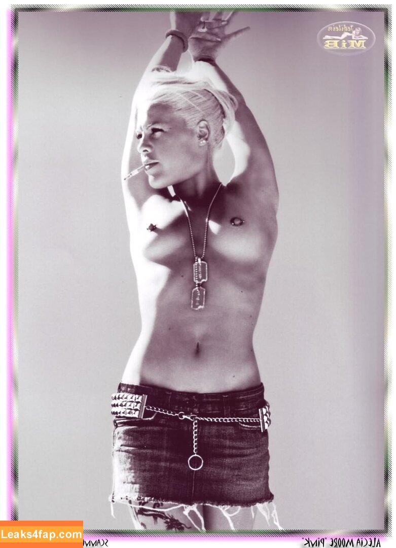 Pink / Alecia Beth Moore / pinksuicide слитое фото фото #0076