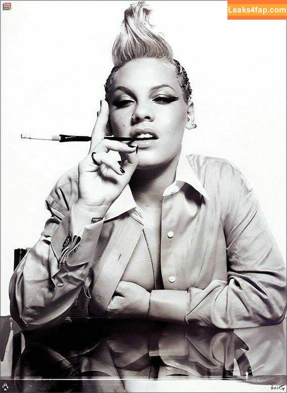 Pink / Alecia Beth Moore / pinksuicide слитое фото фото #0084