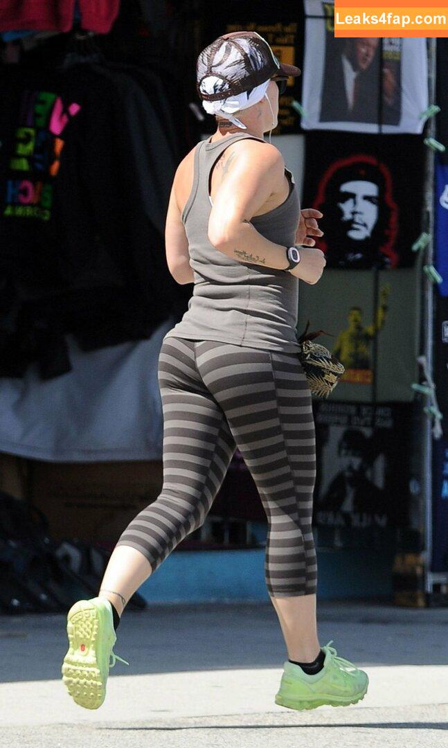 Pink / Alecia Beth Moore / pinksuicide leaked photo photo #0124