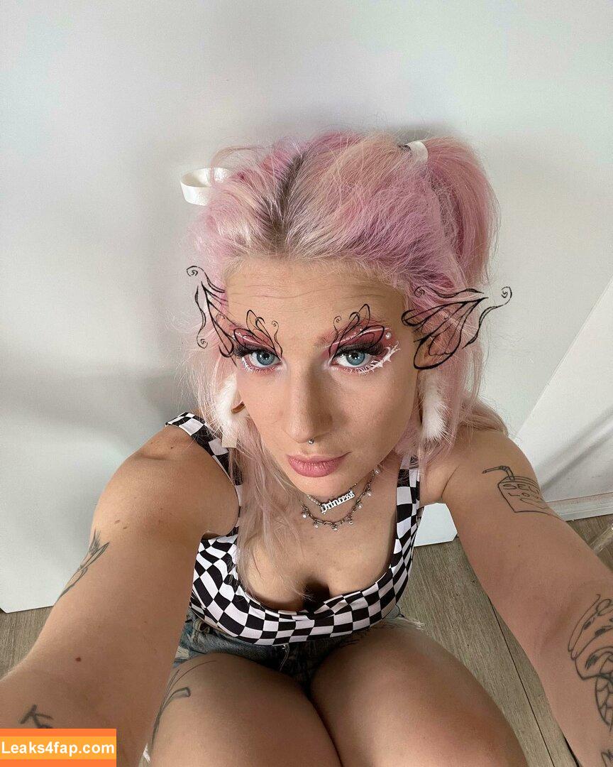 pinkarosalina / fairykaro / karolinantivist leaked photo photo #0016