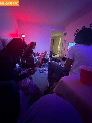 Pinkcellphon фото #0003