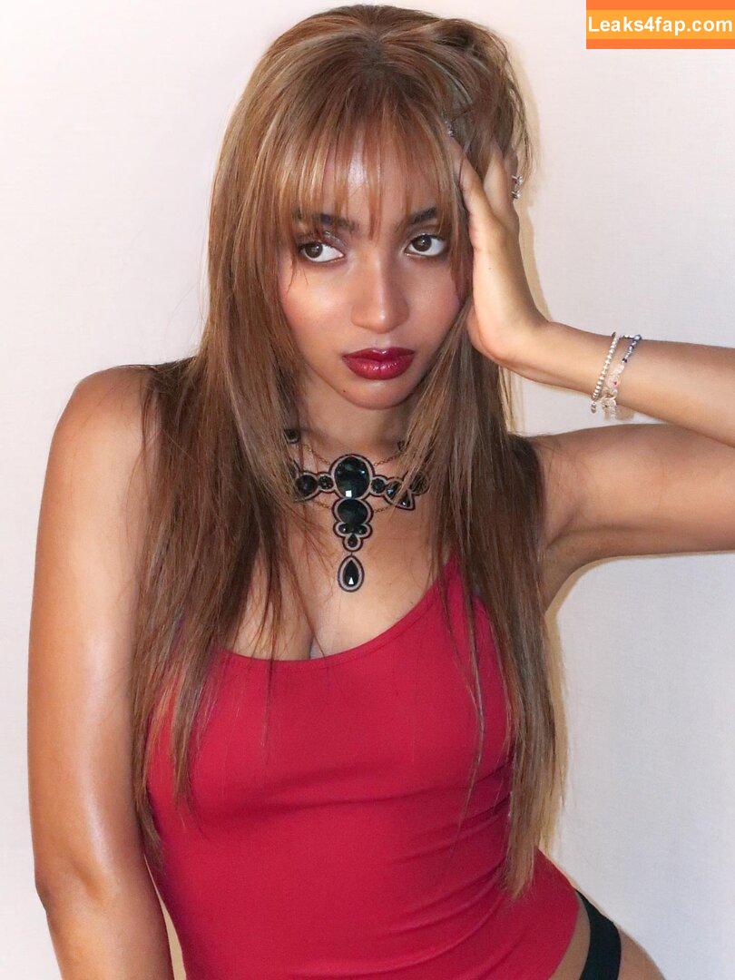 PinkPantheress / aloe_vera leaked photo photo #0072