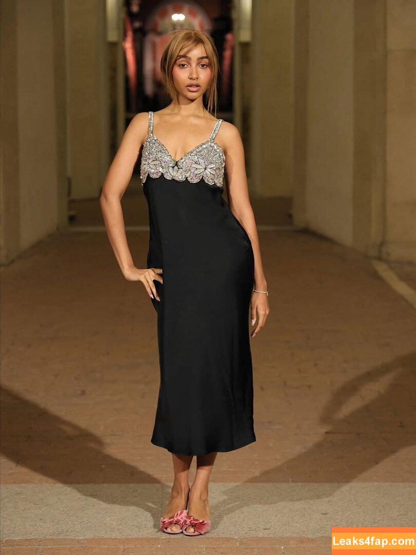 PinkPantheress / aloe_vera leaked photo photo #0073