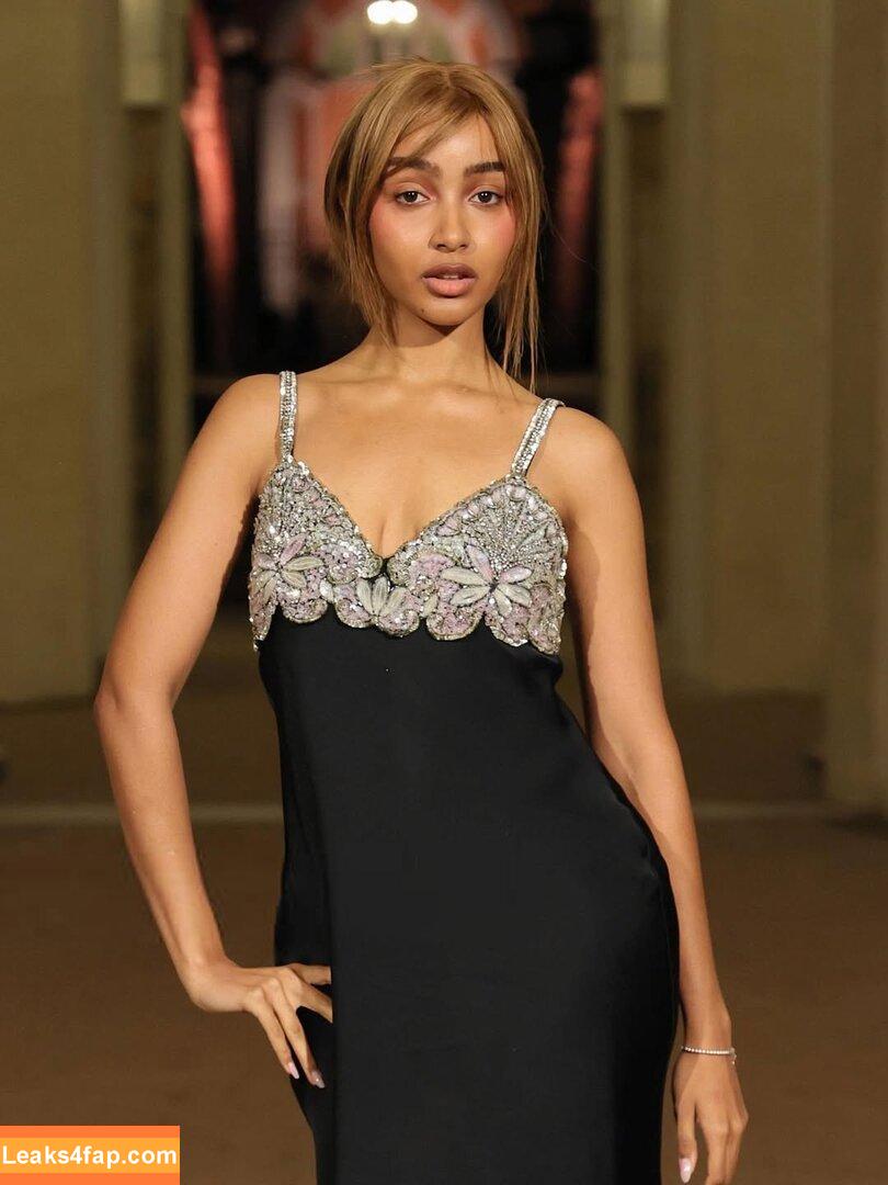 PinkPantheress / aloe_vera leaked photo photo #0075