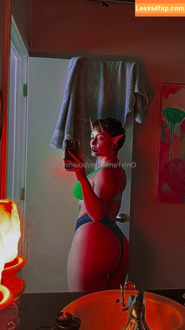 pixarmom6 / pixxarmom_ leaked photo photo #0010