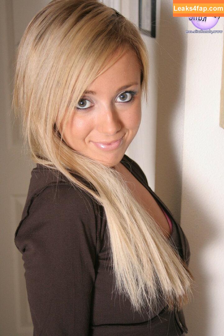 Planet Katie / Chase the Hottie content / katiesigmondd / katieslittleplanet leaked photo photo #0138