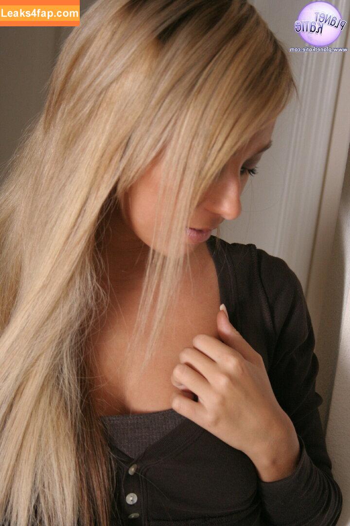 Planet Katie / Chase the Hottie content / katiesigmondd / katieslittleplanet leaked photo photo #0139