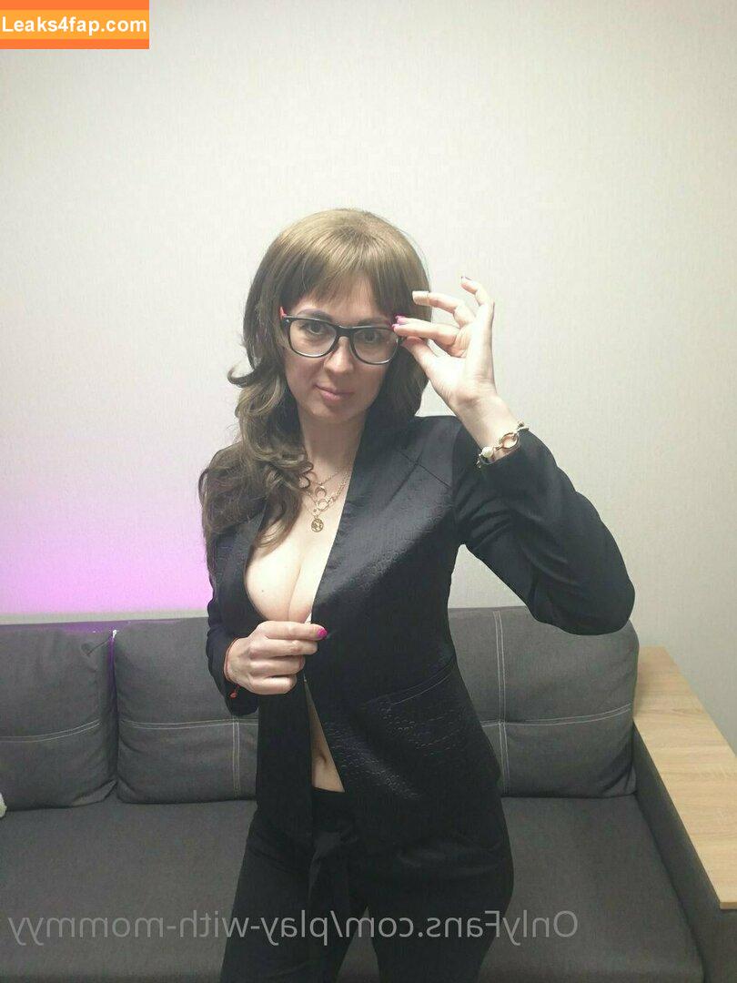 play-with-mommyy /  leaked photo photo #0020