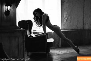 ploytiger photo #0070