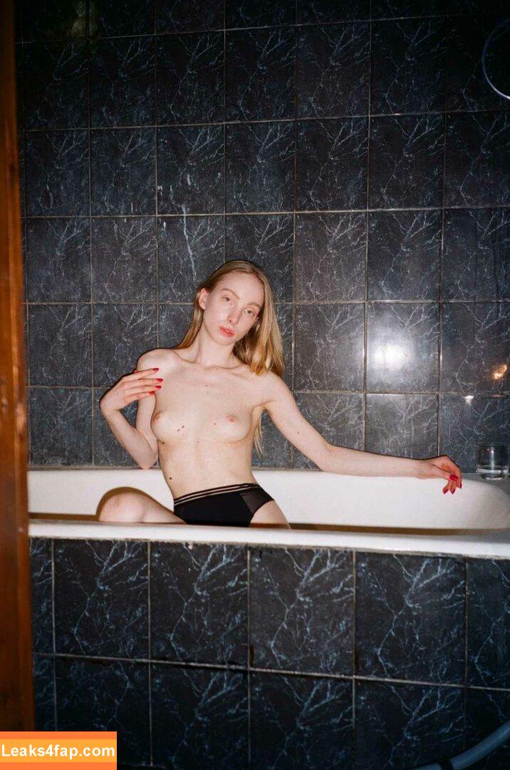 Polina Kobzeva / polina_200114 leaked photo photo #0011