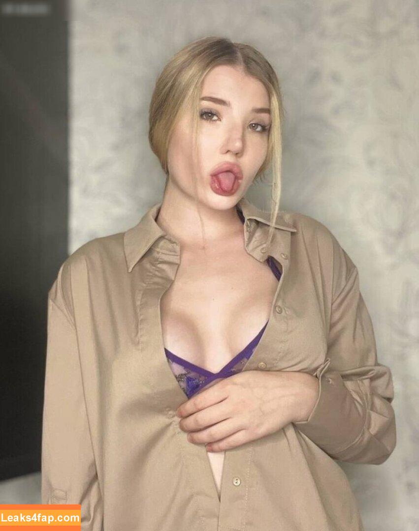 Polizistin Julia /  leaked photo photo #0038