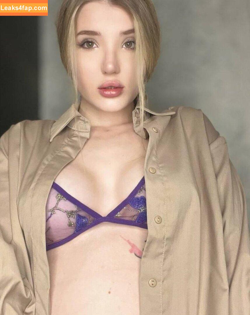 Polizistin Julia /  leaked photo photo #0039