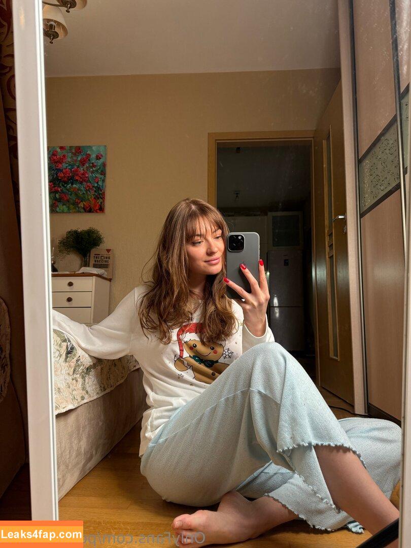 polly_private /  leaked photo photo #0041