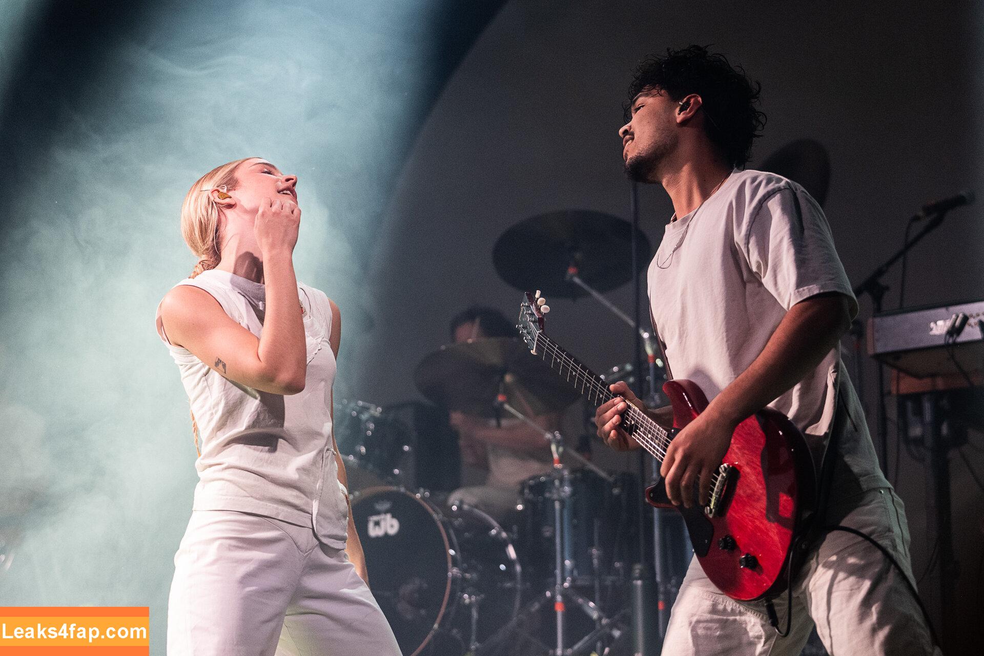 Pommelien Thijs / pommelienthijs / pommelinetilliere слитое фото фото #0138