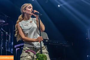Pommelien Thijs photo #0151