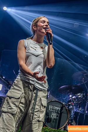 Pommelien Thijs photo #0152