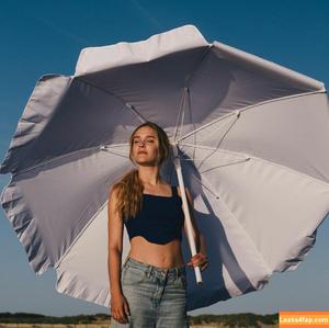 Pommelien Thijs photo #0170