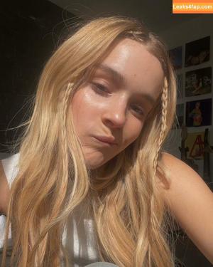 Pommelien Thijs photo #0212